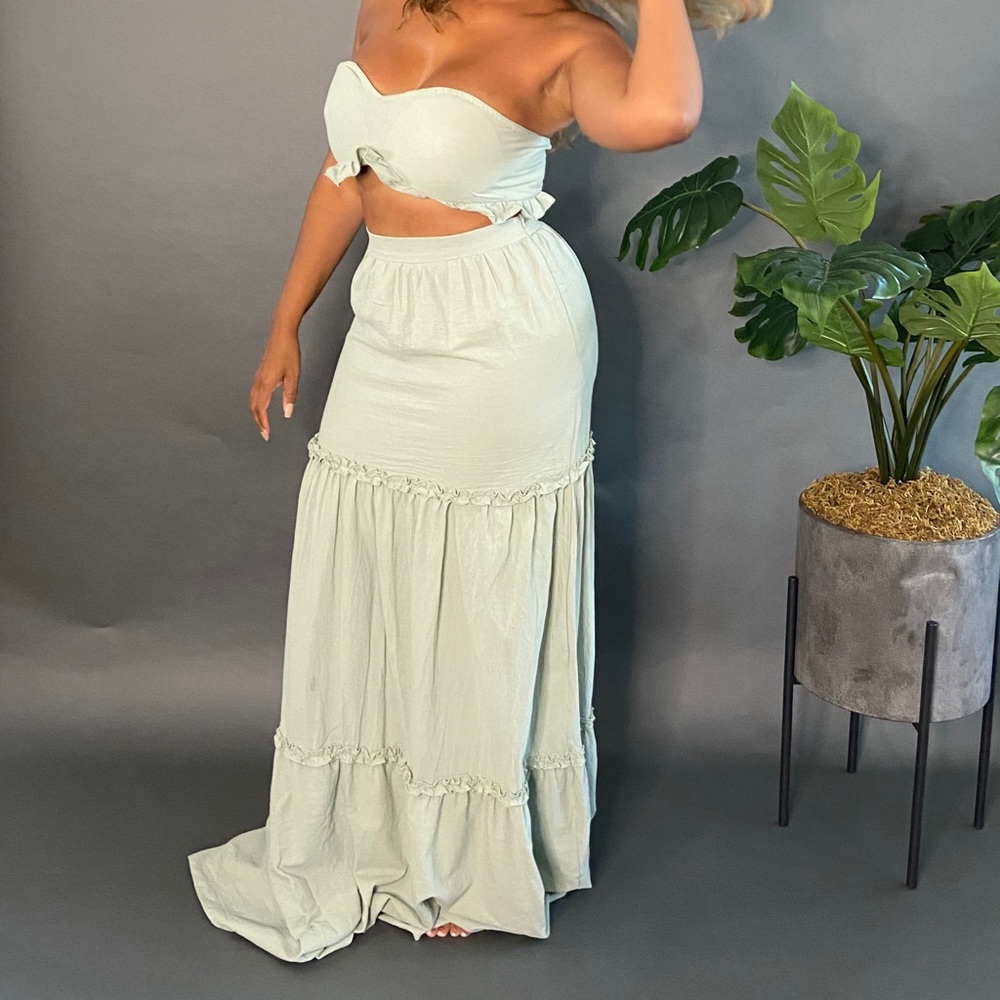 2piece ruffle tub and extra long skirt. - Picture 3 of 3